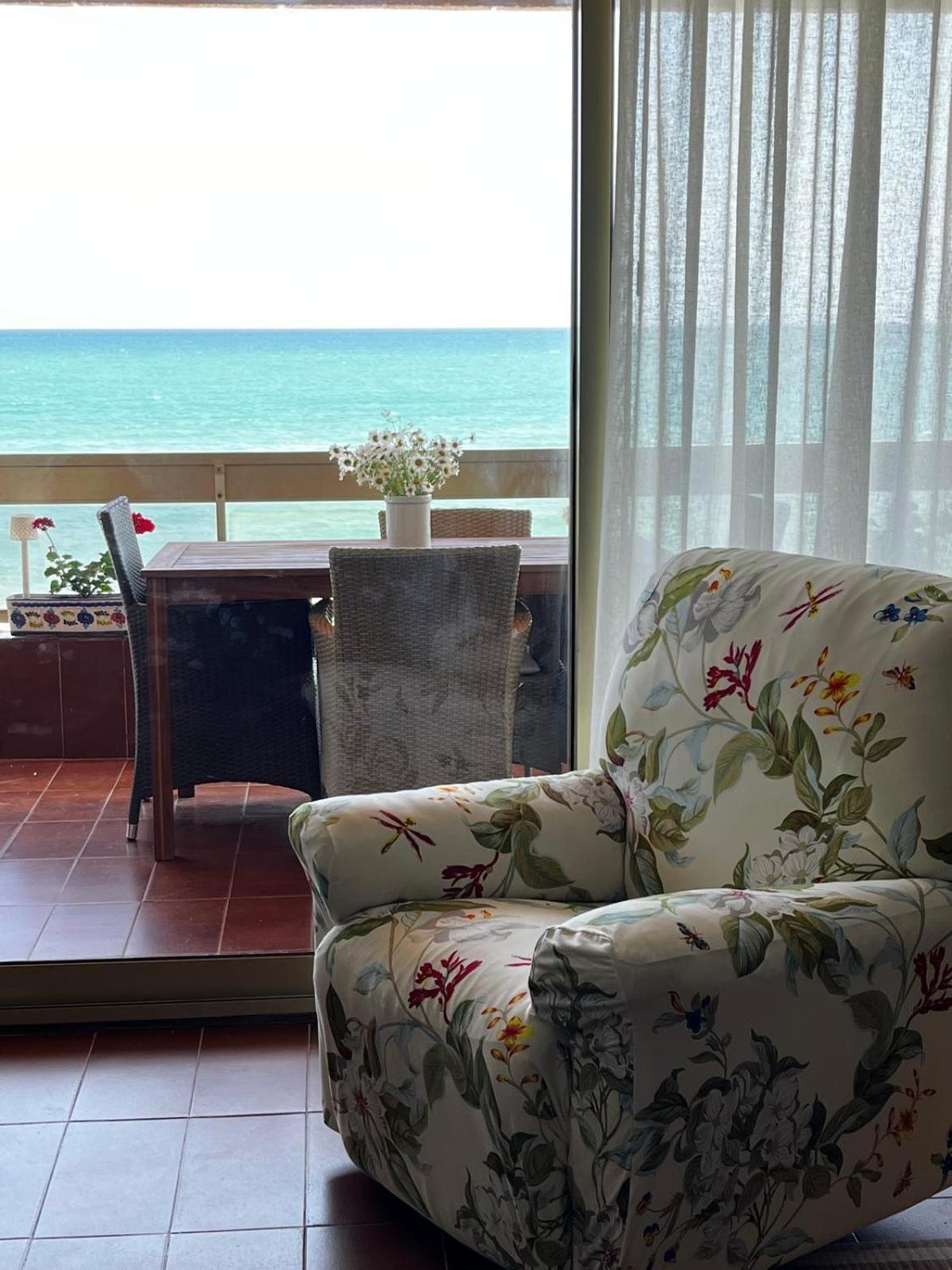 Acogedor Y Amplio Apartamento Familiar A Pie De Playa Calafell Εξωτερικό φωτογραφία