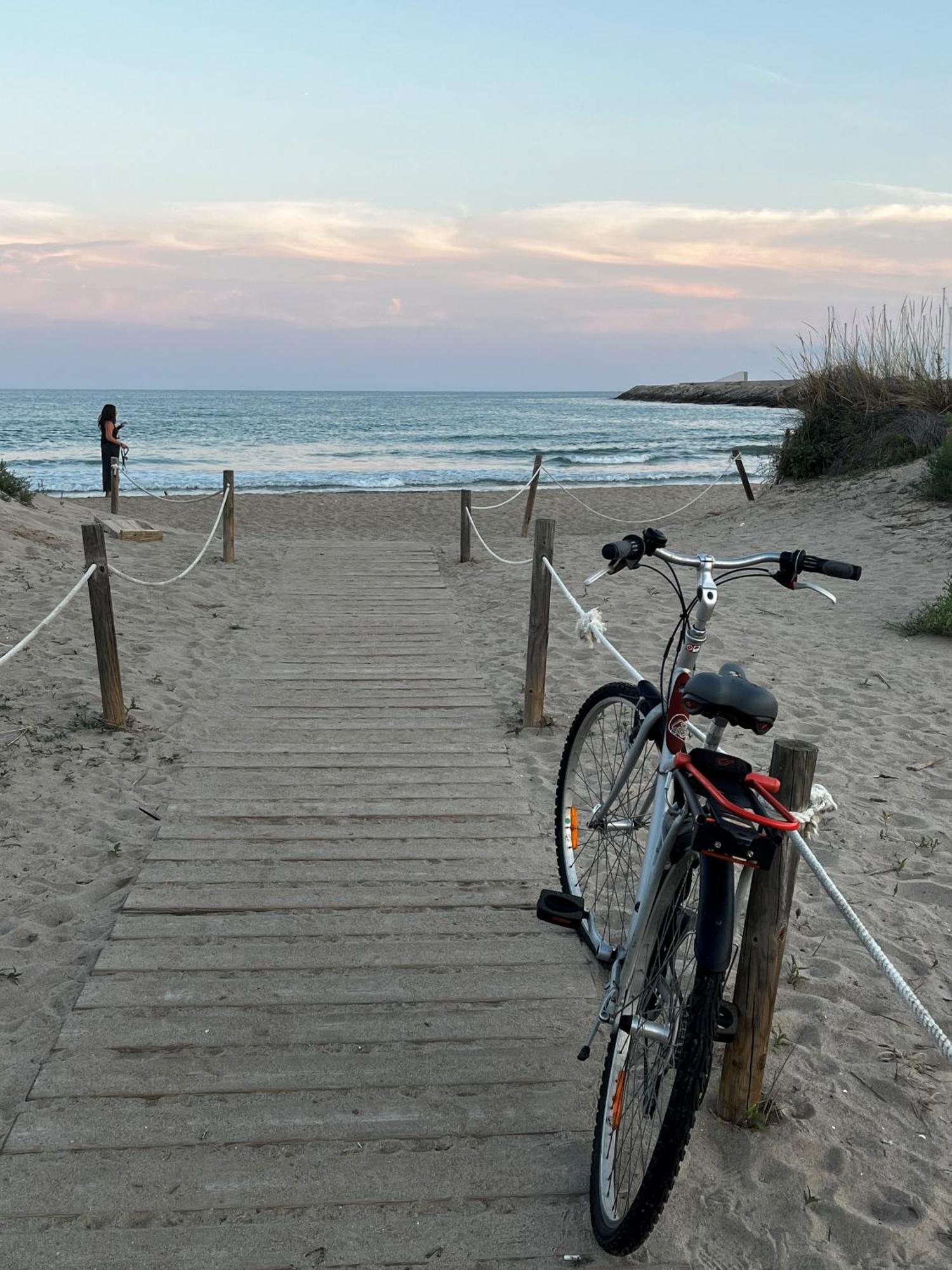 Acogedor Y Amplio Apartamento Familiar A Pie De Playa Calafell Εξωτερικό φωτογραφία