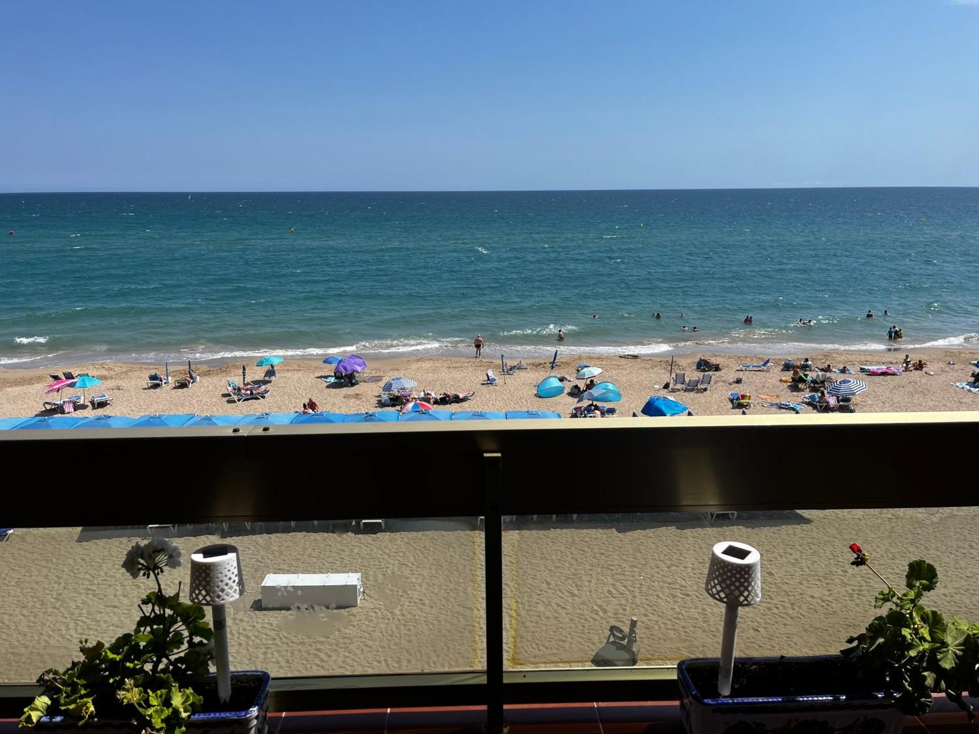 Acogedor Y Amplio Apartamento Familiar A Pie De Playa Calafell Εξωτερικό φωτογραφία
